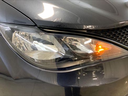 Used 2019 Chrysler Pacifica L FWD image 27