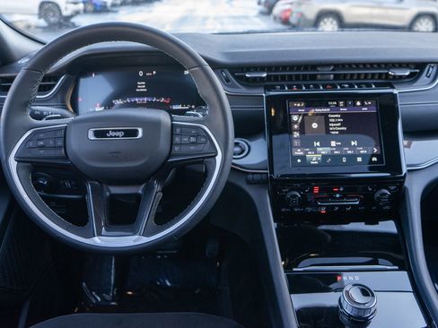 Used 2023 Jeep Grand Cherokee L Altitude image 13