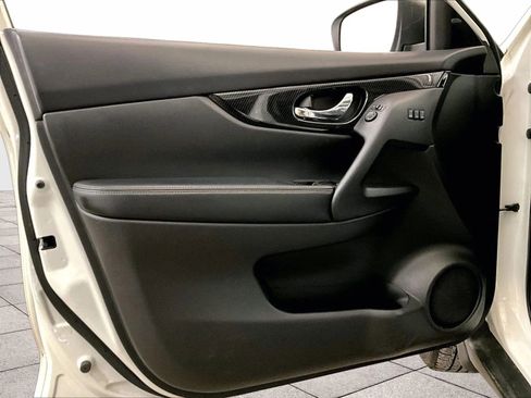 Used 2019 Nissan Rogue SL w/ Premium Package image 22