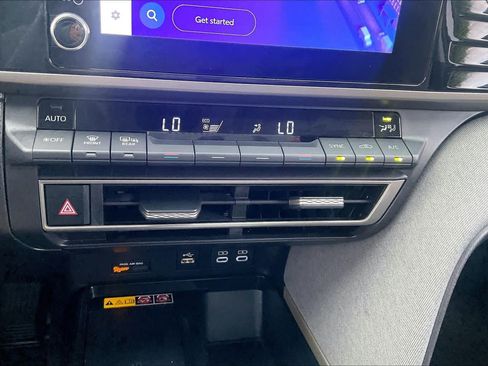 Used 2025 Toyota Camry LE w/ Convenience Package FWD image 32