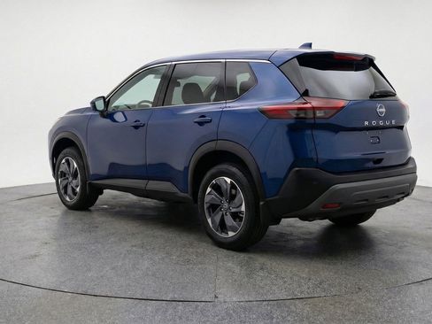 Used 2025 Nissan Rogue SV FWD image 6