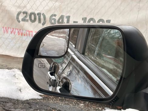 Used 2018 Toyota Sienna LE image 32