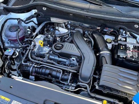 New 2026 Volkswagen Taos SE image 17