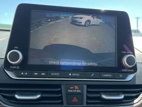 Used 2025 Nissan Altima 2.5 SV FWD image 40