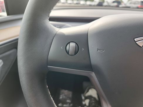 Used 2023 Tesla Model Y Long Range AWD/4WD image 34