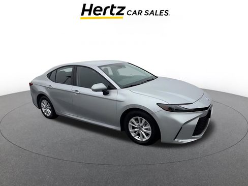 Used 2025 Toyota Camry LE image 1