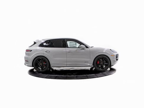 New 2026 Porsche Cayenne GTS image 8