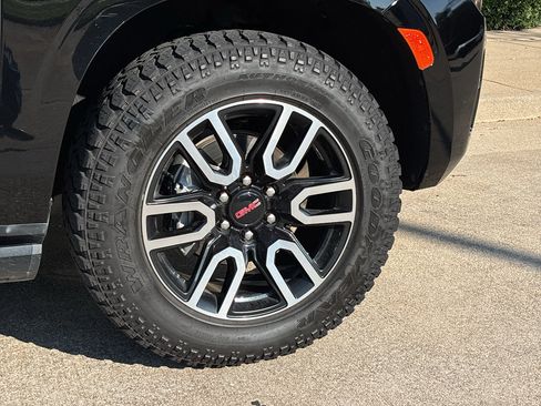 Used 2022 GMC Yukon AT4 AWD/4WD image 10