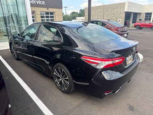 Used 2020 Toyota Camry SE w/ Moonroof Package AWD/4WD image 3