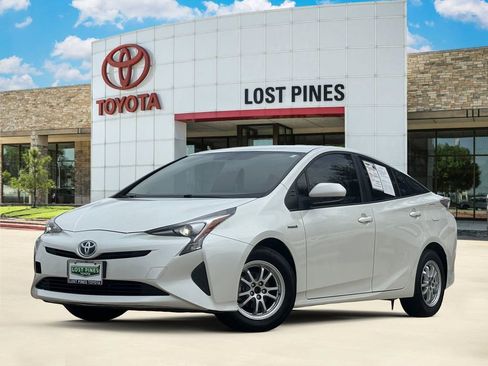 Used 2016 Toyota Prius Two image 1
