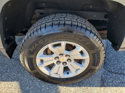 Used 2015 Chevrolet Colorado LT w/ LT Convenience Package image 28