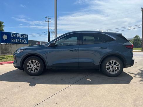 Used 2023 Ford Escape Active w/ Tech Pack #1 FWD image 3