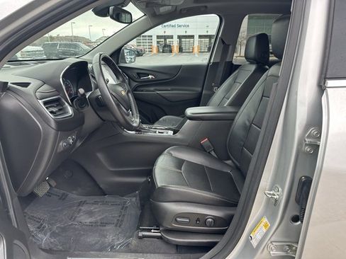 Used 2022 Chevrolet Equinox Premier image 2