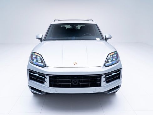 Certified 2026 Porsche Cayenne image 6