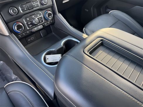 Used 2023 Chevrolet Suburban Premier image 39