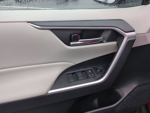 Used 2019 Toyota RAV4 XLE w/ All Weather Liner Package AWD/4WD image 11