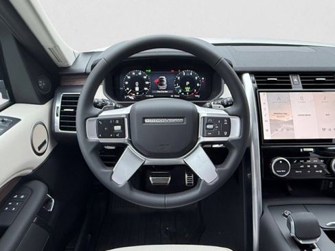 New 2026 Land Rover Discovery Dynamic SE image 15