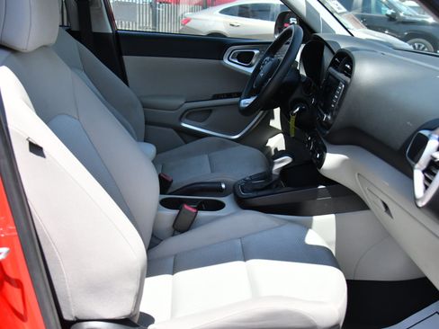 Used 2022 Kia Soul LX w/ Technology Package FWD image 37