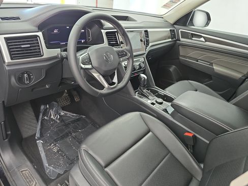 Certified 2023 Volkswagen Atlas SE w/ Black Wheel Package AWD/4WD image 16