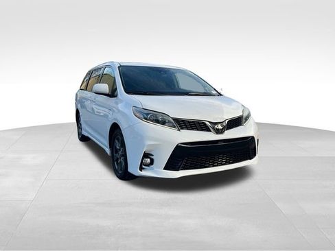 Used 2019 Toyota Sienna SE image 7