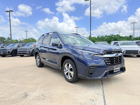 Used 2023 Subaru Ascent Premium w/ Convenience Package AWD/4WD image 3