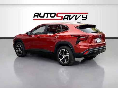 Used 2024 Chevrolet Trax RS w/ Sunroof Package FWD image 5