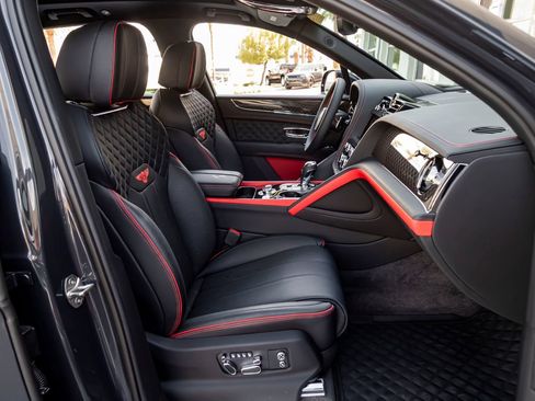 Certified 2025 Bentley Bentayga AWD/4WD image 2