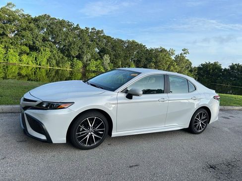 Used 2024 Toyota Camry SE FWD image 2
