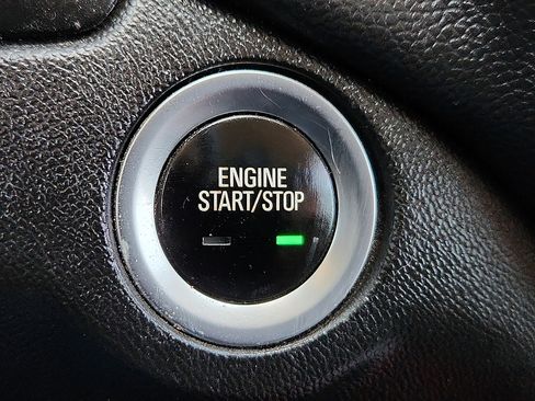 Used 2021 Chevrolet Equinox LT FWD image 16