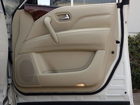 Used 2019 INFINITI QX80 Luxe w/ All-Season Package image 40