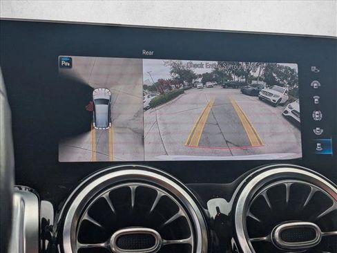 Certified 2021 Mercedes-Benz GLB 250 4MATIC image 13