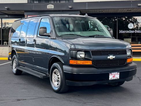 Used 2017 Chevrolet Express 3500 LS RWD image 1
