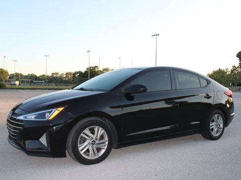 Used 2020 Hyundai Elantra SEL FWD image 2
