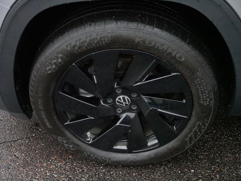 Certified 2025 Volkswagen Atlas SE image 15