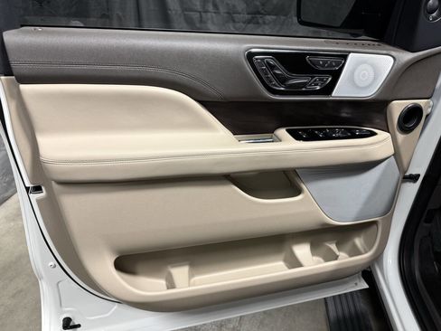Used 2024 Lincoln Navigator L Reserve AWD/4WD image 22