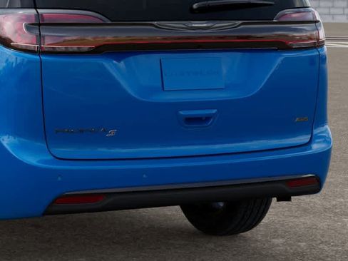 New 2026 Chrysler Pacifica Select w/ S Appearance Package AWD/4WD image 13