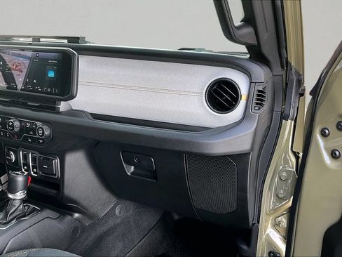 Used 2025 Jeep Wrangler Sport AWD/4WD image 27