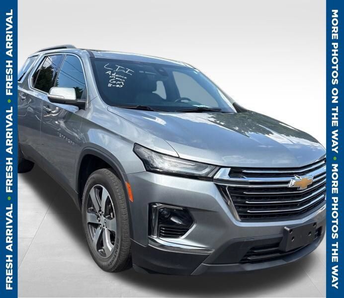 Used 2023 Chevrolet Traverse LT w/ LT Premium Package AWD/4WD image 1