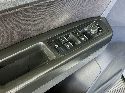 Used 2018 Volkswagen Atlas Launch Edition FWD image 17