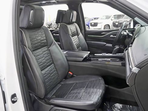 Used 2023 Cadillac Escalade ESV V w/ LPO, ONYX Package AWD/4WD image 34