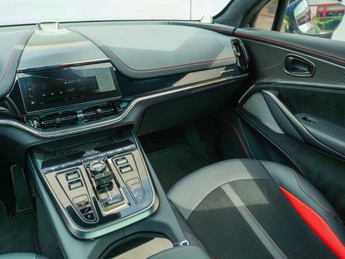 Used 2025 Aston Martin DBX 707 image 65