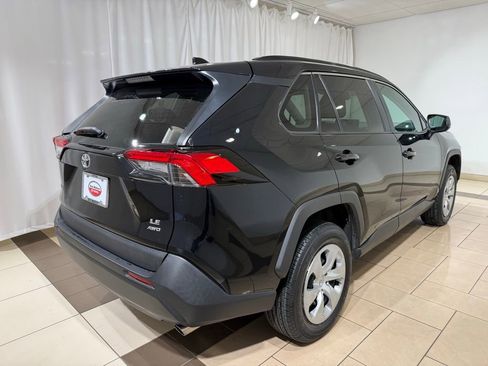 Used 2021 Toyota RAV4 LE image 5