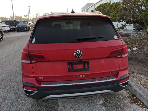Certified 2022 Volkswagen Taos SE image 8
