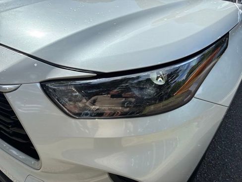 Used 2023 Toyota Highlander L FWD image 10