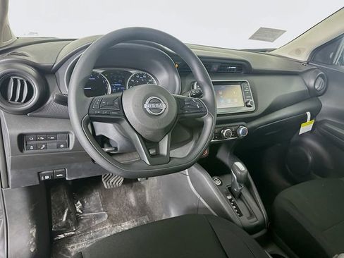 Used 2025 Nissan Kicks Play S FWD image 10