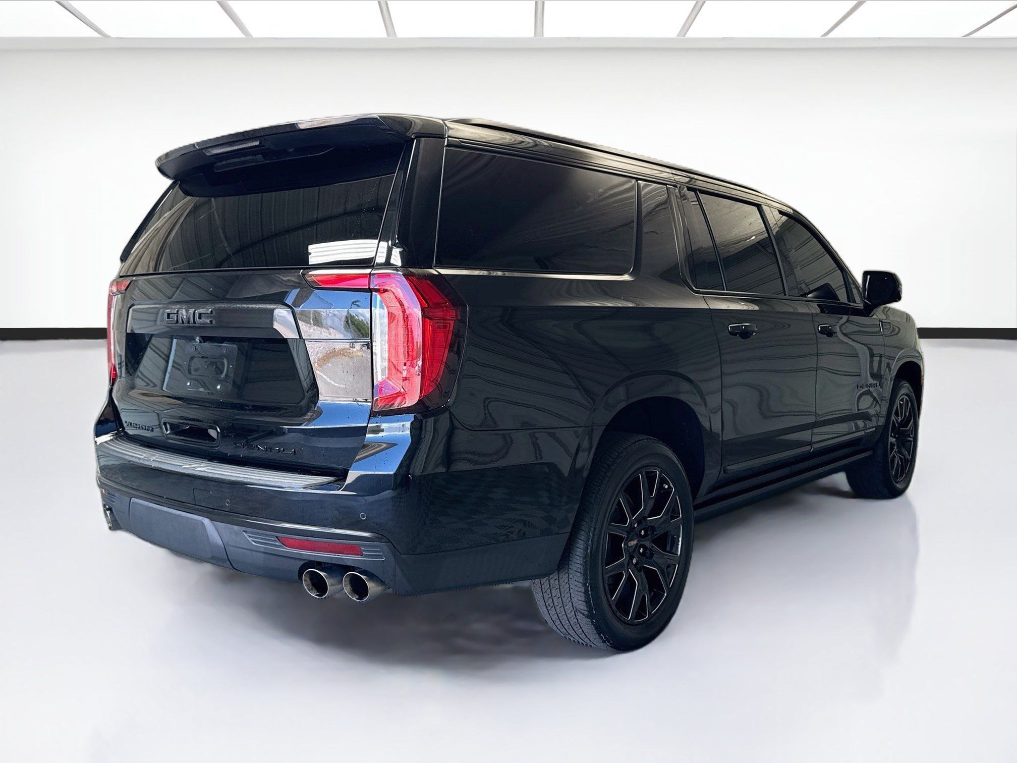 Used 2023 GMC Yukon XL Denali RWD image 4