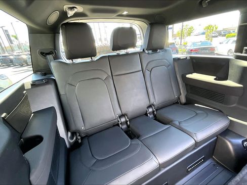 Used 2023 Land Rover Defender 130 SE image 28