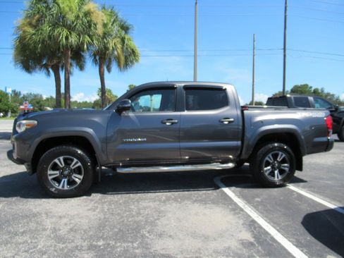 Used 2016 Toyota Tacoma TRD Sport w/ Towing Package AWD/4WD image 2