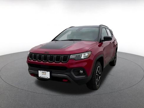 Used 2025 Jeep Compass Trailhawk AWD/4WD image 7