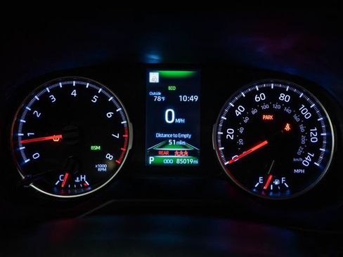Used 2022 Toyota RAV4 XLE w/ Convenience Package FWD image 18